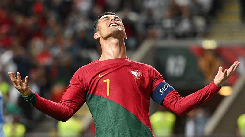Ronaldo đang là chân sút quốc tế vĩ đại nhất